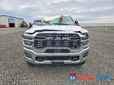 Piąte zdjęcie samochodu w środku: 2025 RAM 2500 BIG HORN VIN:3C63R5DL2SG592981 - miniatura