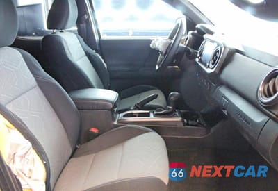 Piąte zdjęcie samochodu w środku: 2022 TOYOTA TACOMA TRD OFF-ROAD VIN:3TMCZ5AN8NM532157 - miniatura