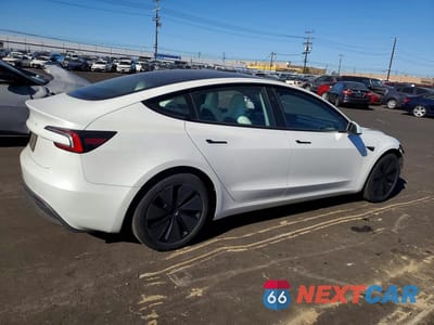 Trzecie zdjęcie samochodu z tyłu: 2024 TESLA MODEL 3 VIN:5YJ3E1EA4RF827228 - miniatura