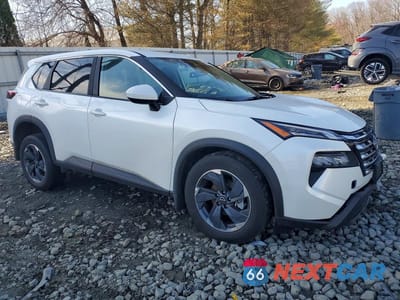 Czwarte zdjęcie samochodu z boku: 2025 NISSAN ROGUE SV VIN:5N1BT3BA8SC862158 - miniatura
