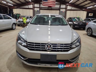 Piąte zdjęcie samochodu w środku: 2014 VOLKSWAGEN PASSAT SE VIN:1VWBN7A33EC099315 - miniatura