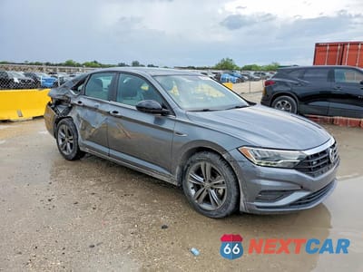 Czwarte zdjęcie samochodu z boku: 2021 VOLKSWAGEN JETTA S VIN:3VWC57BU9MM079014 - miniatura