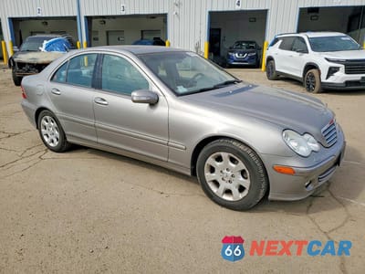 Czwarte zdjęcie samochodu z boku: 2005 MERCEDES-BENZ C 240 4MATIC VIN:WDBRF81J85F638088 - miniatura