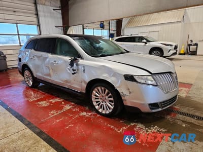 Czwarte zdjęcie samochodu z boku: 2012 LINCOLN MKT VIN:2LMHJ5AT2CBL52358 - miniatura