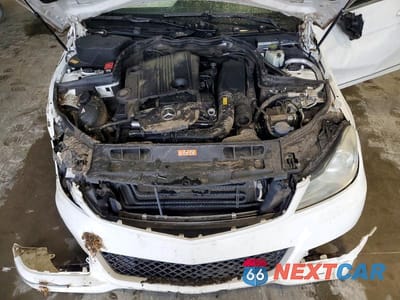 Zdjęcie 11 z 12 samochodu: 2013 MERCEDES-BENZ C 250 VIN:WDDGF4HB4DR268793 - miniatura