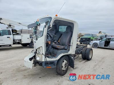 Drugie zdjęcie samochodu z przodu: 2015 ISUZU NPR HD TRUCK CAB AND CHASSIS VIN:54DC4W1B1FS807074 - miniatura