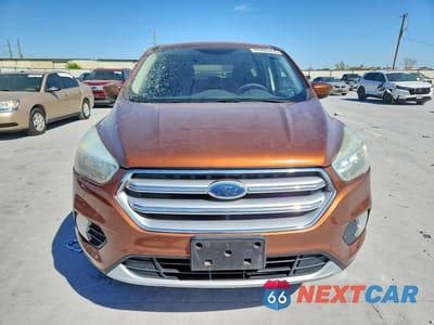 Piąte zdjęcie samochodu w środku: 2017 FORD ESCAPE SE VIN:1FMCU0GD4HUC39416 - miniatura