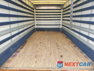 Zdjęcie 10 z 13 samochodu: 2018 ISUZU NPR HD BOX TRUCK VIN:54DC4W1B3JS805769 - miniatura