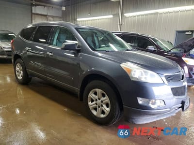 Czwarte zdjęcie samochodu z boku: 2009 CHEVROLET TRAVERSE LS VIN:1GNER13DX9S135351 - miniatura