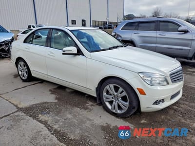 Czwarte zdjęcie samochodu z boku: 2011 MERCEDES-BENZ C 300 VIN:WDDGF5EB8BF638555 - miniatura