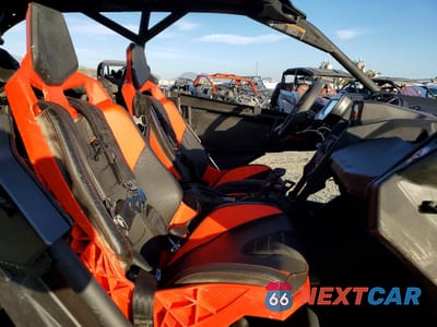 Piąte zdjęcie samochodu w środku: 2022 CAN-AM MAVERICK X3 MAX X RS TURBO RR VIN:3JBVNAV25NE000861 - miniatura