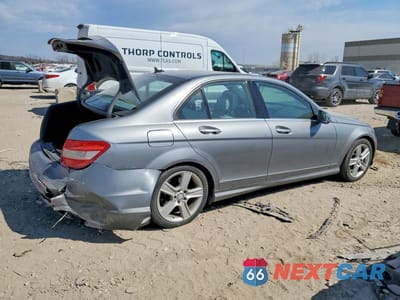 Trzecie zdjęcie samochodu z tyłu: 2011 MERCEDES-BENZ C 300 VIN:WDDGF5EB5BR136651 - miniatura
