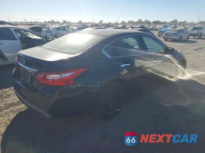 Trzecie zdjęcie samochodu z tyłu: 2016 NISSAN ALTIMA 2.5 VIN:1N4AL3AP8GC154544 - miniatura