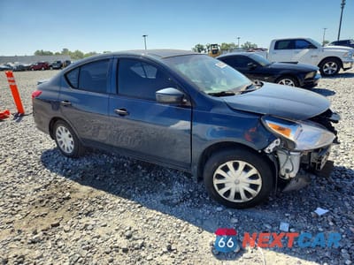 Czwarte zdjęcie samochodu z boku: 2017 NISSAN VERSA 1.6 S PLUS VIN:3N1CN7AP8HL857056 - miniatura