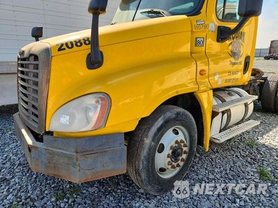 Zdjęcie 9 z 10 samochodu: 2014 FREIGHTLINER CASCADIA SEMI TRUCK VIN:3AKBGDDV4ESFZ0422 - miniatura