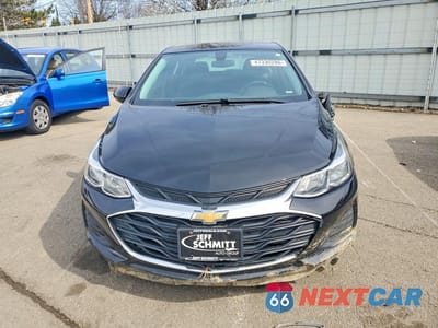Piąte zdjęcie samochodu w środku: 2019 CHEVROLET CRUZE LS VIN:3G1BC6SM8KS526738 - miniatura