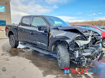 Czwarte zdjęcie samochodu z boku: 2023 FORD F150 SUPERCREW VIN:1FTEW1E84PFB17791 - miniatura