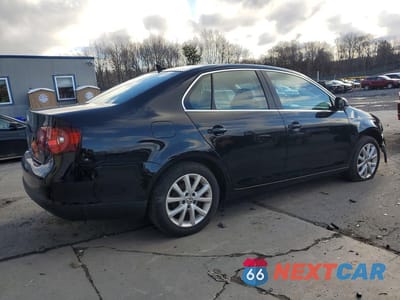 Trzecie zdjęcie samochodu z tyłu: 2010 VOLKSWAGEN JETTA SE VIN:3VWRZ7AJ3AM036550 - miniatura