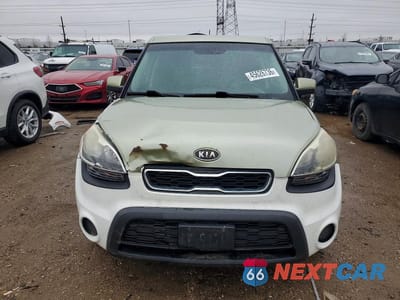 Piąte zdjęcie samochodu w środku: 2012 KIA SOUL BASE VIN:KNDJT2A5XC7451949 - miniatura