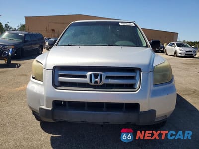 Piąte zdjęcie samochodu w środku: 2006 HONDA PILOT LX VIN:5FNYF28126B026040 - miniatura