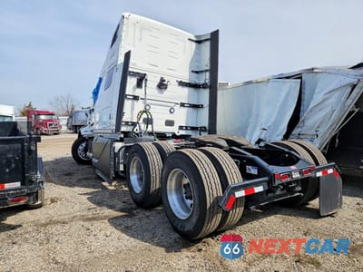 Trzecie zdjęcie samochodu z tyłu: 2025 VOLVO VNL SEMI TRUCK VIN:4V4BC9EH4SN687738 - miniatura