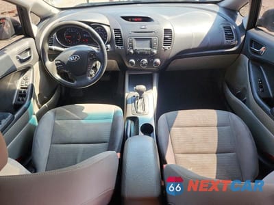 Zdjęcie 8 z 12 samochodu: 2016 KIA FORTE LX VIN:KNAFX4A61G5499093 - miniatura