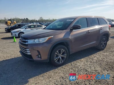 2017 TOYOTA HIGHLANDER LE PLUS 5TDZZRFH7HS204947 - główne zdjęcie licytacji z USA - miniatura
