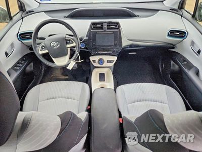 Zdjęcie 8 z 11 samochodu: 2016 TOYOTA PRIUS THREE VIN:JTDKARFU9G3515074 - miniatura