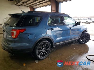 Trzecie zdjęcie samochodu z tyłu: 2018 FORD EXPLORER XLT VIN:1FM5K7DH0JGB76060 - miniatura
