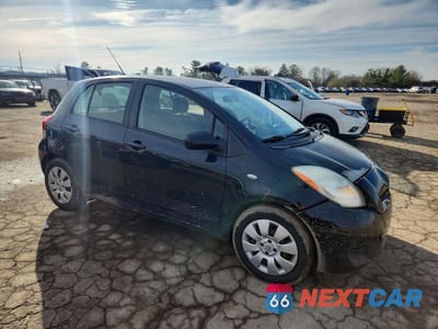 Czwarte zdjęcie samochodu z boku: 2009 TOYOTA YARIS BASE VIN:JTDKT903495233717 - miniatura