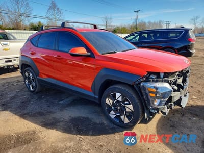 Czwarte zdjęcie samochodu z boku: 2025 HYUNDAI KONA SEL CONVENIENCE VIN:KM8HCCAB3SU200504 - miniatura