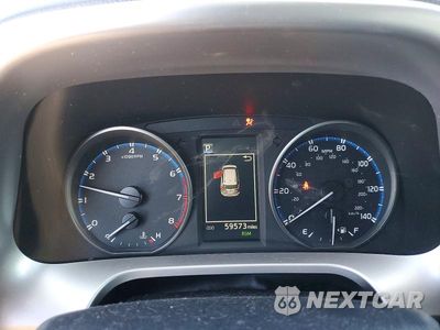 Zdjęcie 9 z 13 samochodu: 2018 TOYOTA RAV4 XLE VIN:JTMRFREV6JJ730053 - miniatura