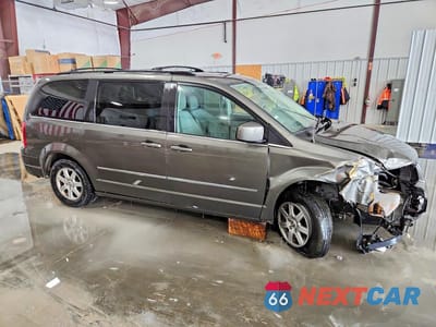 Czwarte zdjęcie samochodu z boku: 2010 CHRYSLER TOWN & COUNTRY TOURING VIN:2A4RR5DX7AR400480 - miniatura