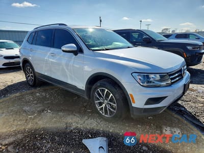Czwarte zdjęcie samochodu z boku: 2019 VOLKSWAGEN TIGUAN SE VIN:3VV2B7AX7KM051701 - miniatura