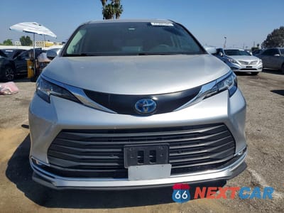 Piąte zdjęcie samochodu w środku: 2023 TOYOTA SIENNA XLE 8-PASSENGER VIN:5TDJRKEC5PS175490 - miniatura