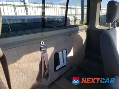 Zdjęcie 10 z 12 samochodu: 2000 NISSAN FRONTIER KING CAB XE VIN:1N6ED26T3YC314322 - miniatura