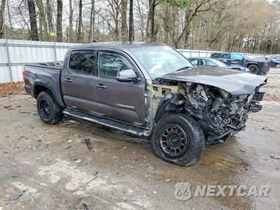 Czwarte zdjęcie samochodu z boku: 2017 TOYOTA TACOMA TRD OFF-ROAD VIN:5TFCZ5AN9HX060758 - miniatura