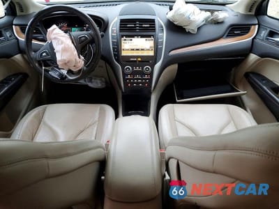 Zdjęcie 8 z 12 samochodu: 2018 LINCOLN MKC SELECT VIN:5LMCJ2C94JUL19369 - miniatura