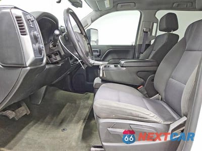 Zdjęcie 7 z 11 samochodu: 2017 CHEVROLET SILVERADO K1500 LT VIN:3GCUKREC9HG449588 - miniatura