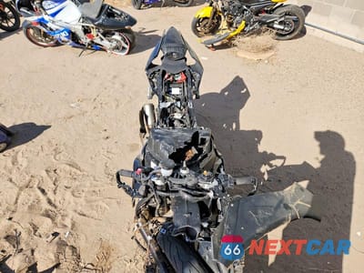 Piąte zdjęcie samochodu w środku: 2024 YAMAHA YZFR1 VIN:JYARN66E2RA004407 - miniatura