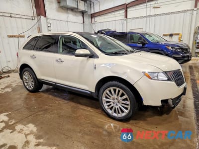Czwarte zdjęcie samochodu z boku: 2015 LINCOLN MKX VIN:2LMDJ8JK0FBL31391 - miniatura