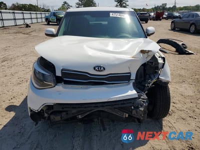 Piąte zdjęcie samochodu w środku: 2019 KIA SOUL BASE VIN:KNDJN2A24K7919009 - miniatura