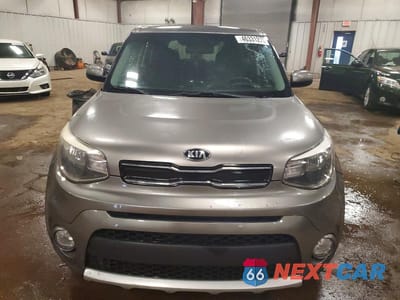 Piąte zdjęcie samochodu w środku: 2018 KIA SOUL + VIN:KNDJP3A50J7537178 - miniatura