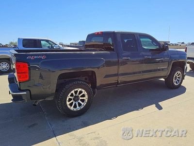 Trzecie zdjęcie samochodu z tyłu: 2017 CHEVROLET SILVERADO K1500 LT VIN:1GCVKREH4HZ203015 - miniatura