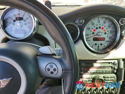 Zdjęcie 9 z 12 samochodu: 2008 MINI COOPER S VIN:WMWRH335X8TL97085 - miniatura