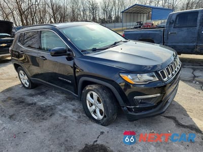 Czwarte zdjęcie samochodu z boku: 2018 JEEP COMPASS LATITUDE VIN:3C4NJDBB8JT111943 - miniatura