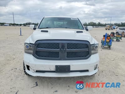 Piąte zdjęcie samochodu w środku: 2017 RAM 1500 SPORT VIN:1C6RR7MT4HS831213 - miniatura