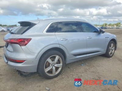 Trzecie zdjęcie samochodu z tyłu: 2019 AUDI E-TRON PREMIUM PLUS VIN:WA1LABGE7KB020898 - miniatura