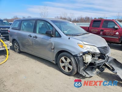 Czwarte zdjęcie samochodu z boku: 2013 TOYOTA SIENNA L 7-PASSENGER VIN:5TDZK3DC6DS317579 - miniatura