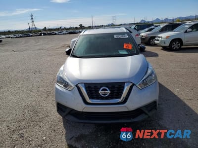 Piąte zdjęcie samochodu w środku: 2019 NISSAN KICKS S VIN:3N1CP5CU8KL514627 - miniatura